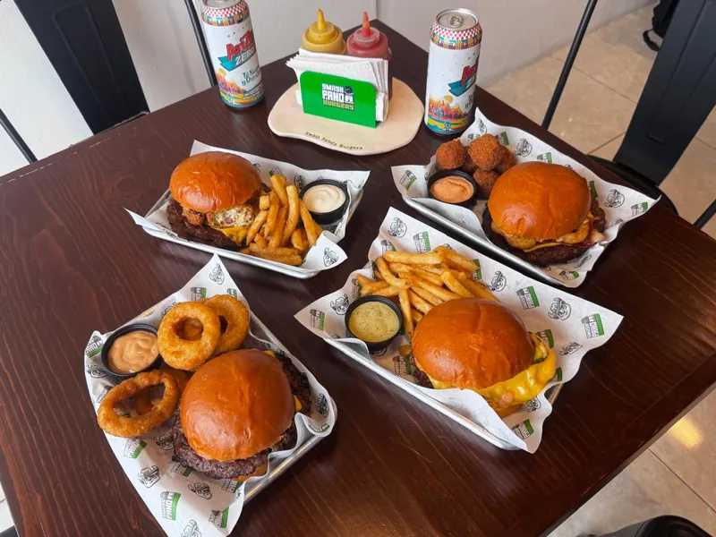 Mesa con cuatro combos de Smash Panda
